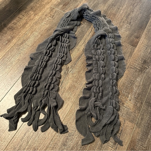 Grey Knit Fringe Scarf Cold Winter Weather Accessory Women’s One Size - Picture 1 of 4